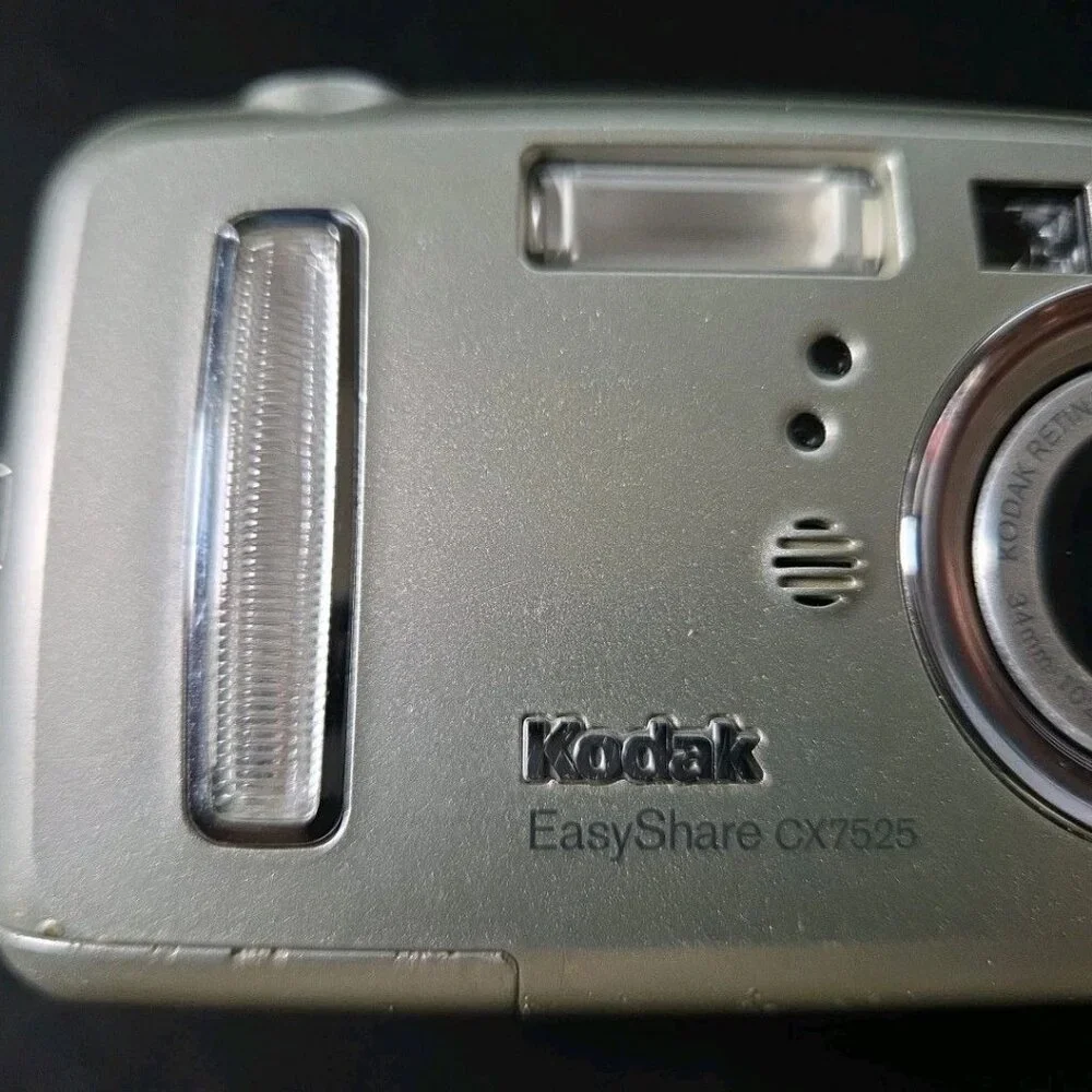 Kodak EasyShare CX7525 5MP Digital Camera For Parts, Not Working